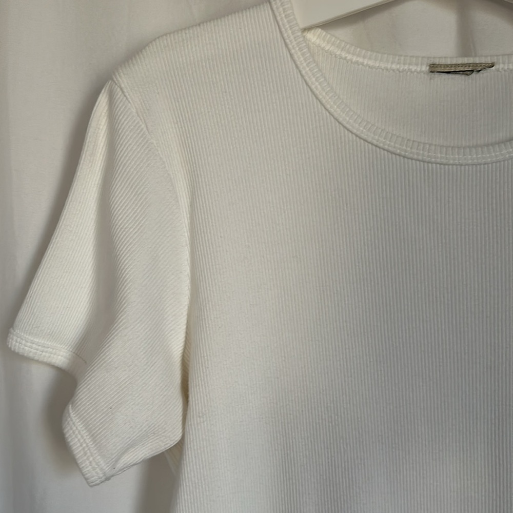 no brand. white ribbed tee. pit to pit: about 19”. length: 23.5”.
